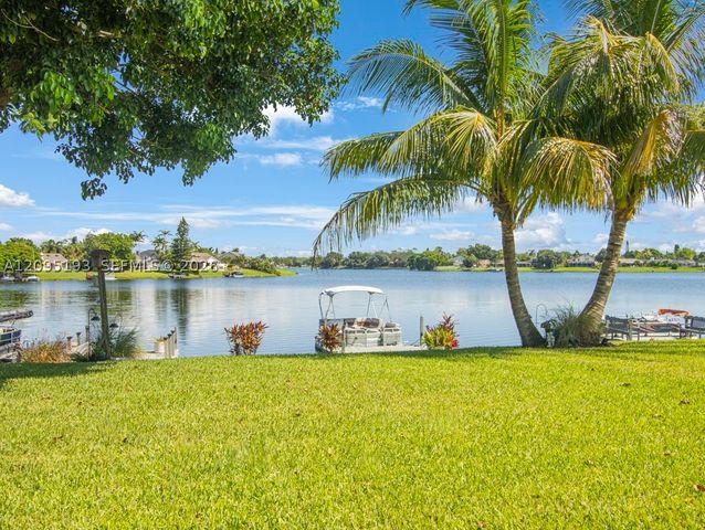 12911 Upper Cove Dr, Wellington, FL 33414