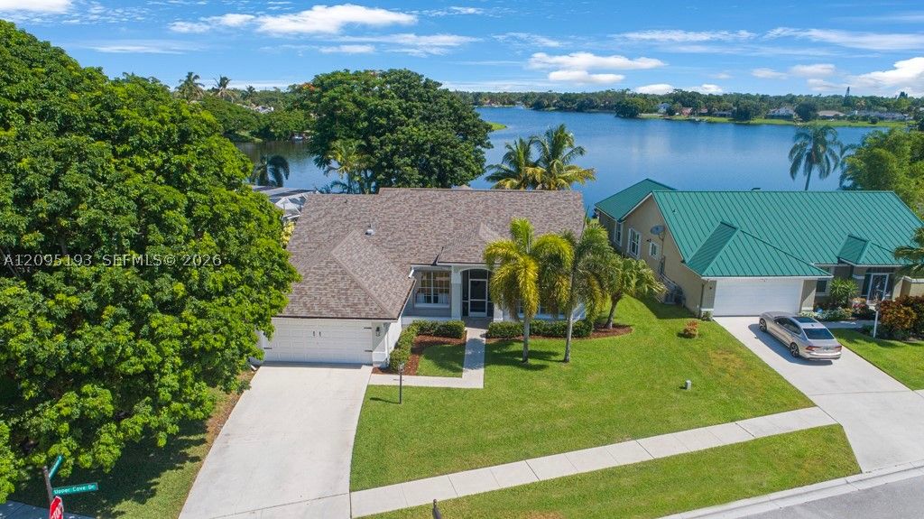 12911 Upper Cove Dr, Wellington, FL 33414