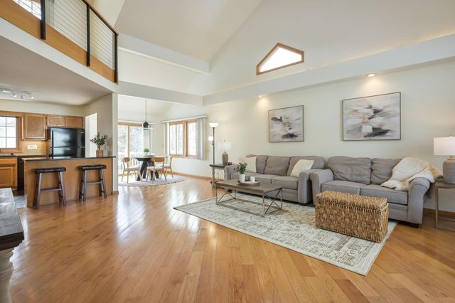 2885 Devonshire Place, Woodbury, MN 55125