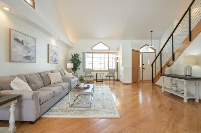 2885 Devonshire Place, Woodbury, MN 55125