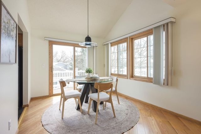 2885 Devonshire Place, Woodbury, MN 55125