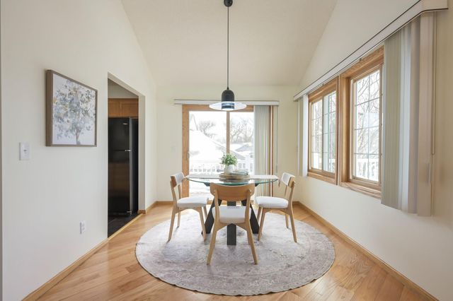 2885 Devonshire Place, Woodbury, MN 55125