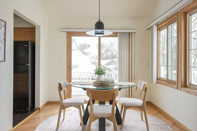 2885 Devonshire Place, Woodbury, MN 55125