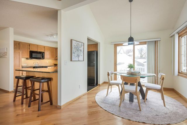 2885 Devonshire Place, Woodbury, MN 55125