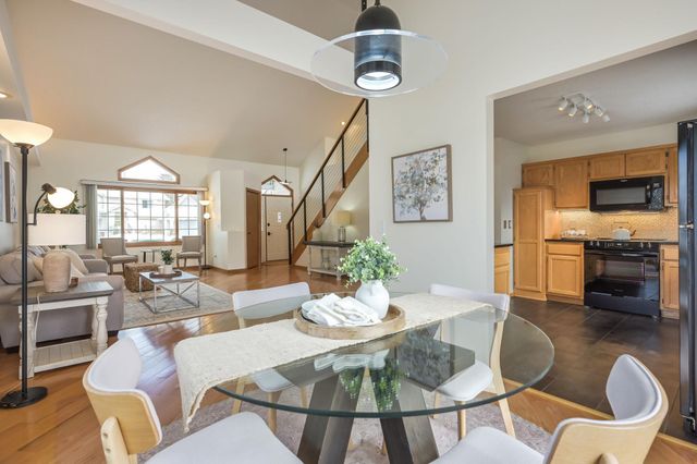 2885 Devonshire Place, Woodbury, MN 55125