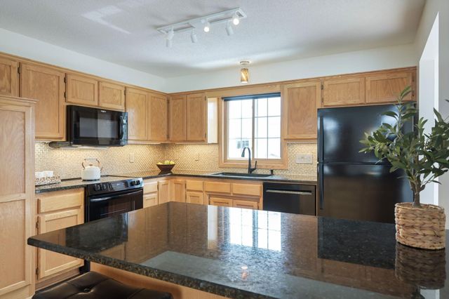 2885 Devonshire Place, Woodbury, MN 55125