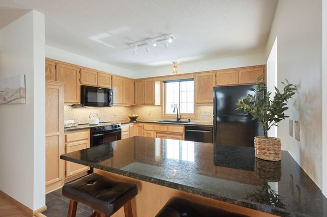 2885 Devonshire Place, Woodbury, MN 55125