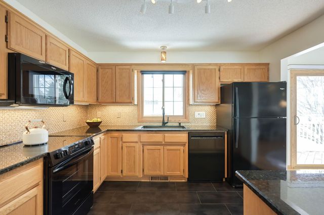 2885 Devonshire Place, Woodbury, MN 55125