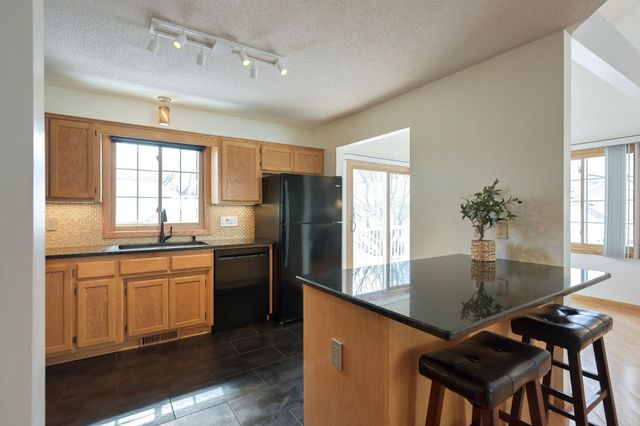 2885 Devonshire Place, Woodbury, MN 55125