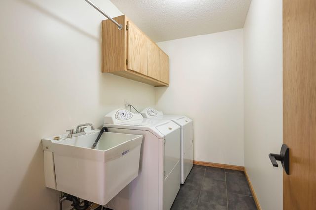 2885 Devonshire Place, Woodbury, MN 55125