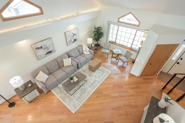 2885 Devonshire Place, Woodbury, MN 55125