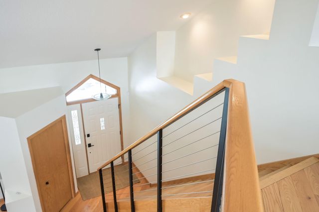 2885 Devonshire Place, Woodbury, MN 55125