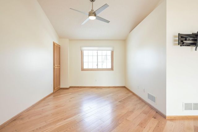 2885 Devonshire Place, Woodbury, MN 55125