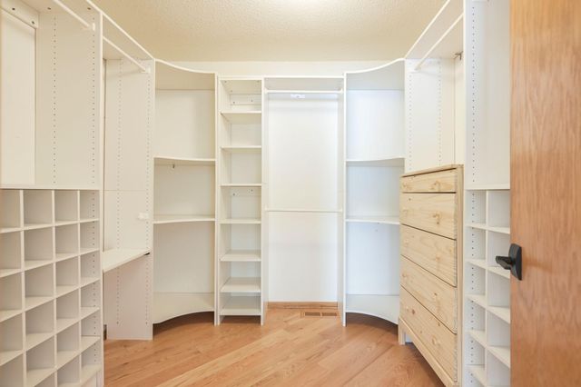 2885 Devonshire Place, Woodbury, MN 55125