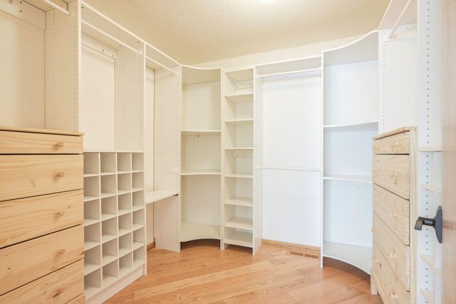 2885 Devonshire Place, Woodbury, MN 55125