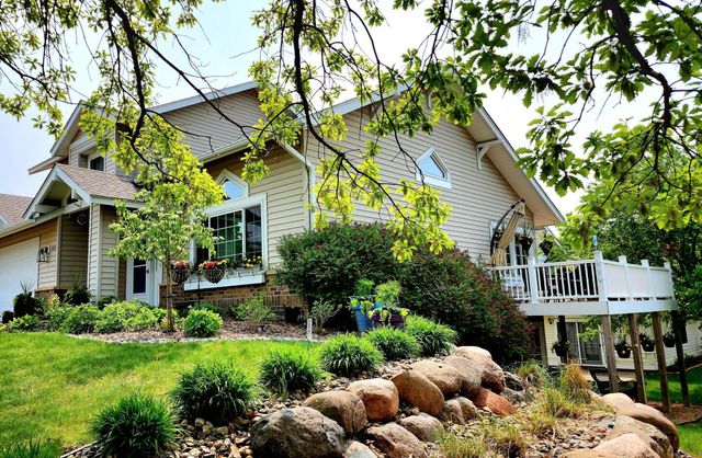 2885 Devonshire Place, Woodbury, MN 55125