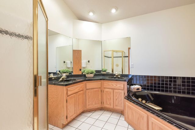 2885 Devonshire Place, Woodbury, MN 55125