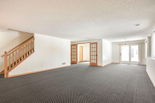 2885 Devonshire Place, Woodbury, MN 55125