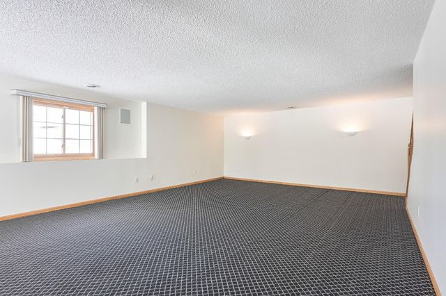 2885 Devonshire Place, Woodbury, MN 55125