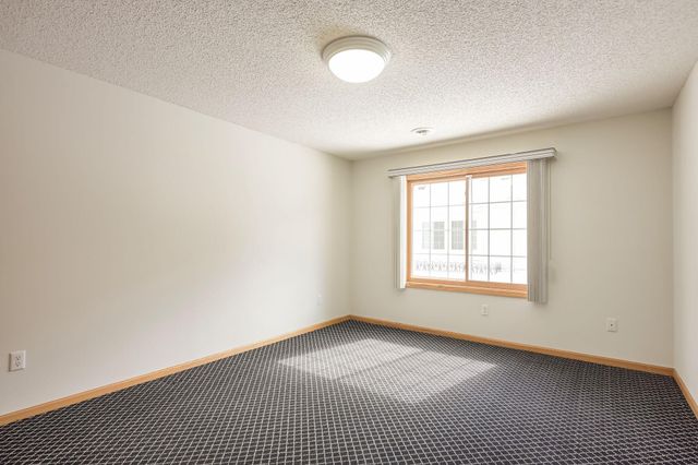 2885 Devonshire Place, Woodbury, MN 55125