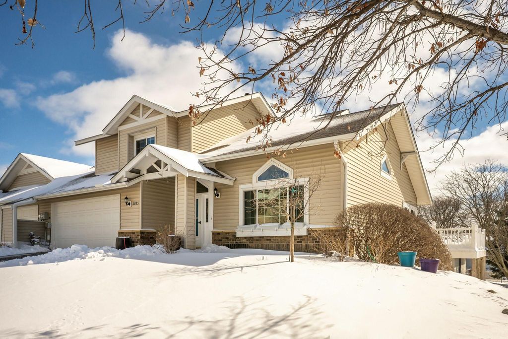 2885 Devonshire Place, Woodbury, MN 55125