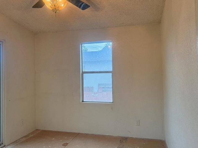 328 N 3rd Ave, Oakdale, CA 95361