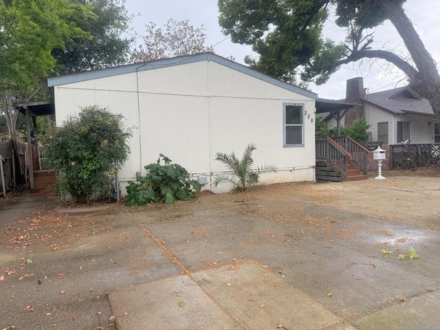 328 N 3rd Ave, Oakdale, CA 95361
