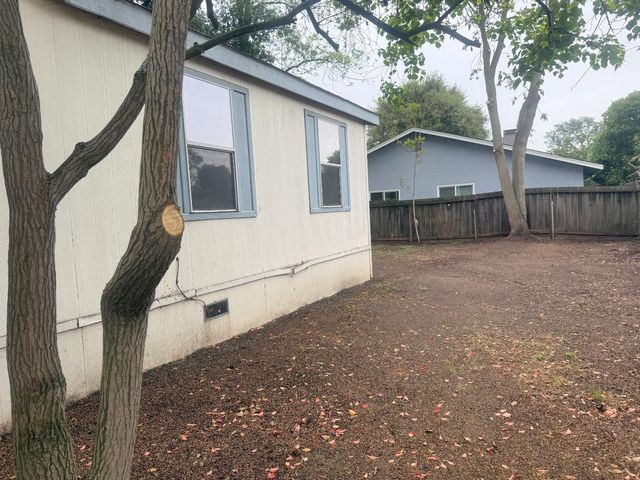 328 N 3rd Ave, Oakdale, CA 95361