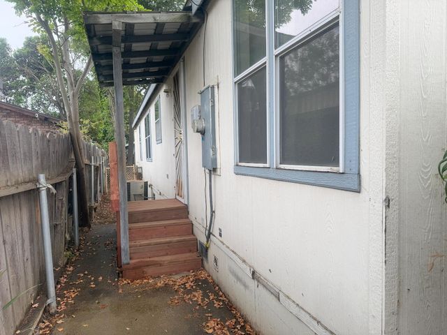 328 N 3rd Ave, Oakdale, CA 95361