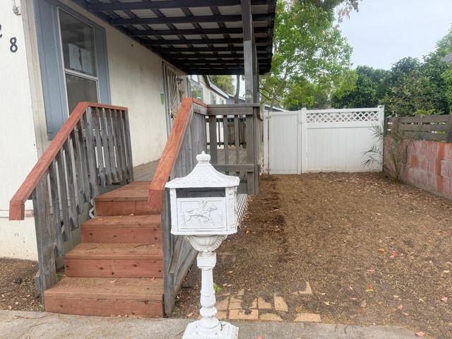 328 N 3rd Ave, Oakdale, CA 95361