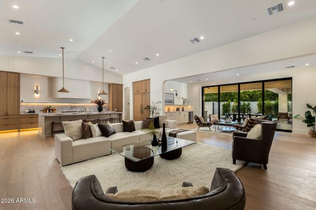 6838 E EXETER Boulevard, Scottsdale, AZ 85251
