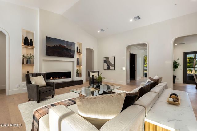 6838 E EXETER Boulevard, Scottsdale, AZ 85251
