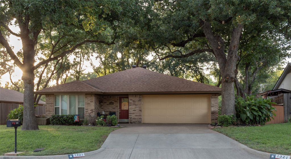 1321 Brookfield Lane, Mansfield, TX 76063
