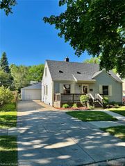 2009 Barrett Avenue, Royal Oak, MI 48067