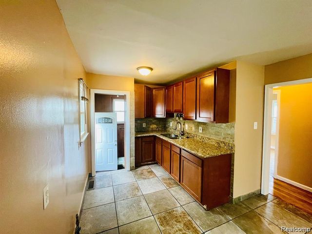 20817 Atlantic Avenue, Warren, MI 48091