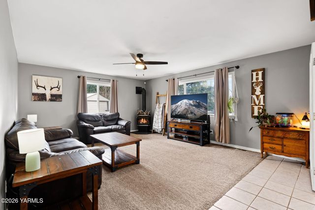 10 Cedar Hill Dr, Yakima, WA 98908