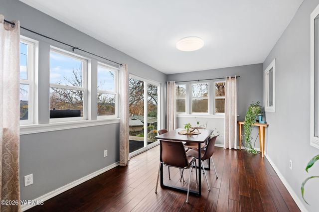 10 Cedar Hill Dr, Yakima, WA 98908