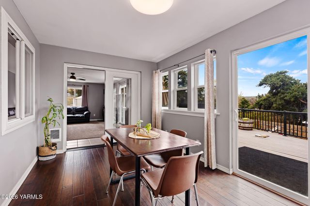 10 Cedar Hill Dr, Yakima, WA 98908