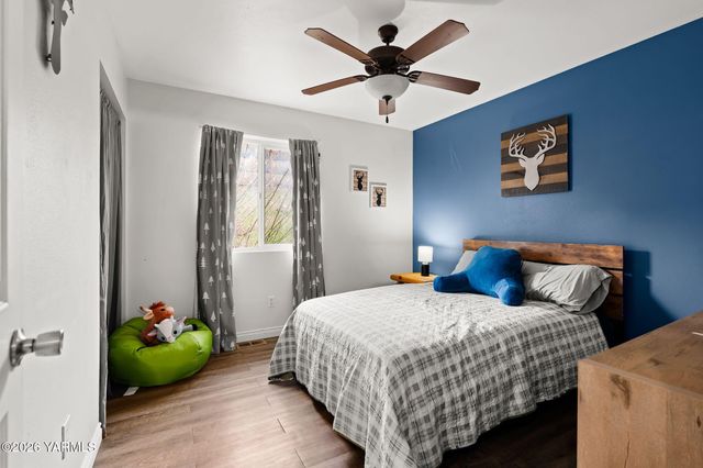 10 Cedar Hill Dr, Yakima, WA 98908