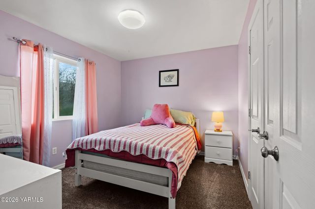 10 Cedar Hill Dr, Yakima, WA 98908