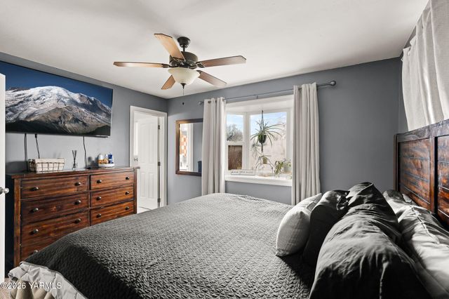 10 Cedar Hill Dr, Yakima, WA 98908