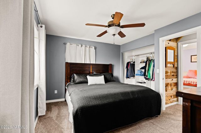 10 Cedar Hill Dr, Yakima, WA 98908