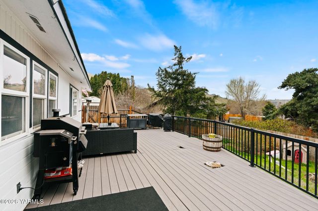 10 Cedar Hill Dr, Yakima, WA 98908