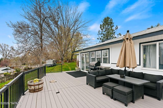 10 Cedar Hill Dr, Yakima, WA 98908