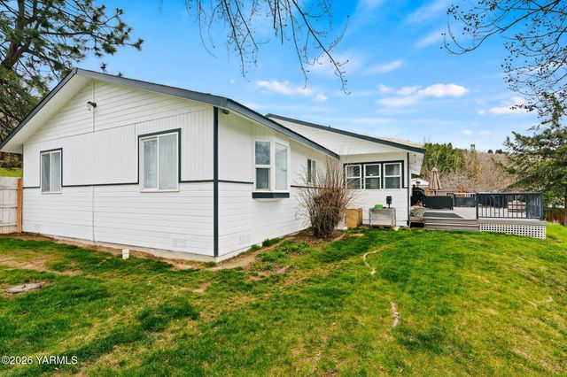 10 Cedar Hill Dr, Yakima, WA 98908
