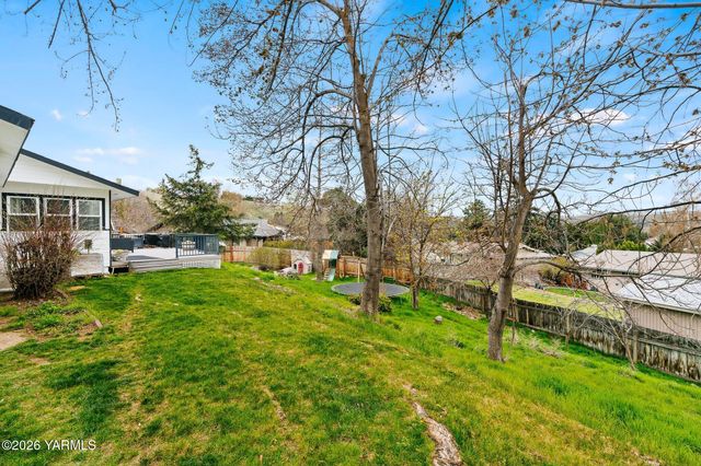 10 Cedar Hill Dr, Yakima, WA 98908