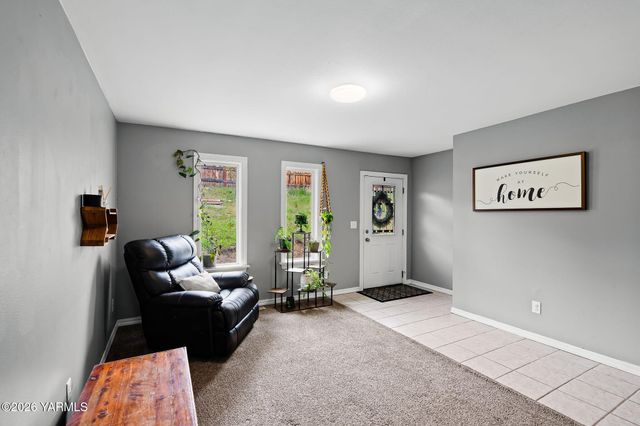 10 Cedar Hill Dr, Yakima, WA 98908