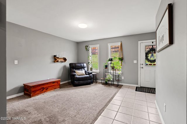 10 Cedar Hill Dr, Yakima, WA 98908