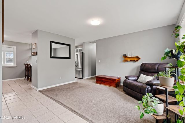 10 Cedar Hill Dr, Yakima, WA 98908