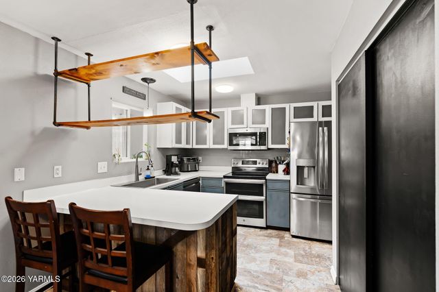 10 Cedar Hill Dr, Yakima, WA 98908